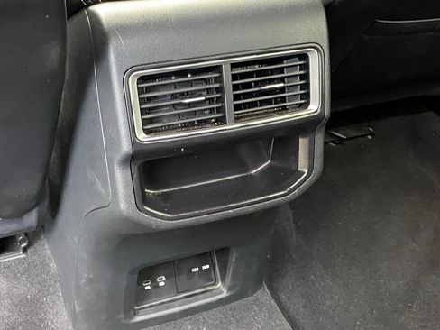 Used 2025 Volkswagen Atlas Cross Sport SE AWD/4WD image 27