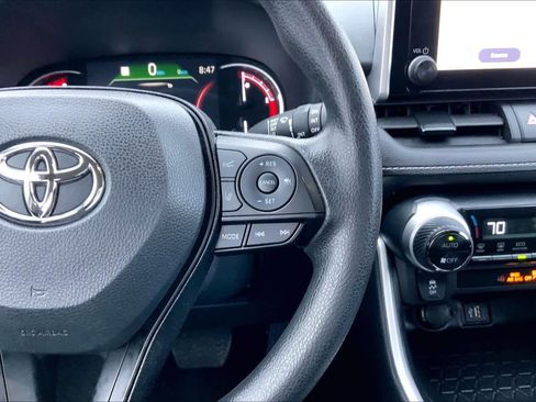 Used 2025 Toyota RAV4 XLE image 24
