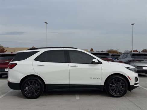 Certified 2022 Chevrolet Equinox RS image 3