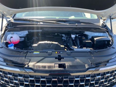 Used 2025 Kia Carnival SX Prestige image 32