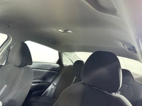 Used 2023 Hyundai Elantra SEL image 12