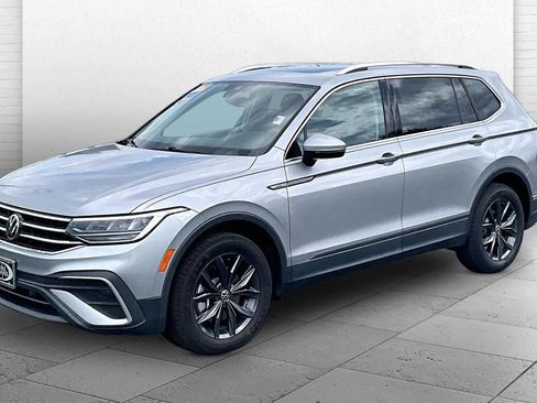 Used 2023 Volkswagen Tiguan SE w/ Panoramic Sunroof Package FWD image 13