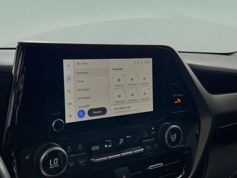 Certified 2023 Toyota Highlander XLE image 17