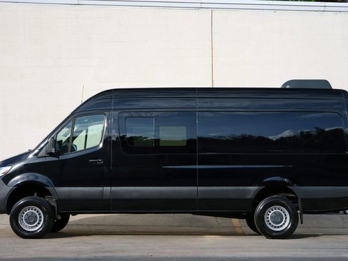 Used 2023 Mercedes-Benz Sprinter 2500 image 9
