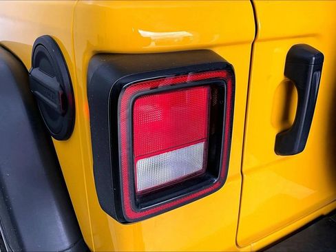 Used 2021 Jeep Wrangler Unlimited Rubicon AWD/4WD image 39