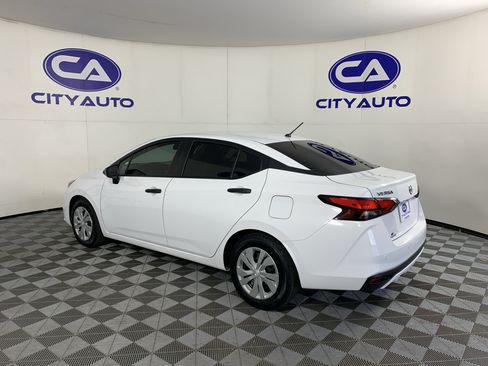 Used 2022 Nissan Versa S FWD image 5