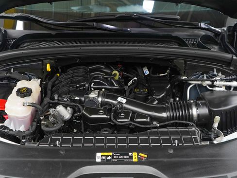 Used 2024 Jeep Grand Cherokee L Altitude AWD/4WD image 33