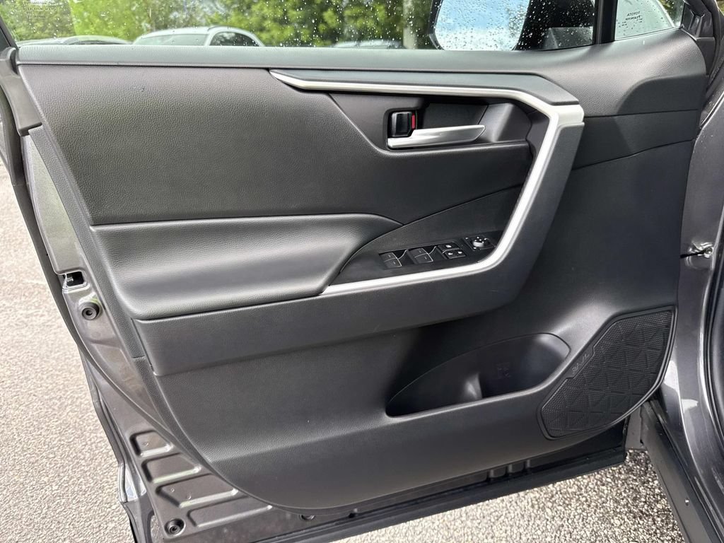 Used 2024 Toyota RAV4 XLE FWD image 20