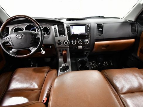 Used 2013 Toyota Sequoia Platinum image 3