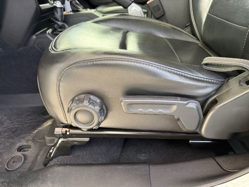 Used 2020 Jeep Gladiator Overland image 5