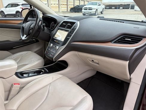 Used 2018 Lincoln MKC Select w/ Select Plus Package image 26