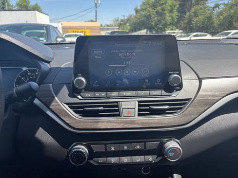 Used 2025 Nissan Altima 2.5 SV FWD image 17