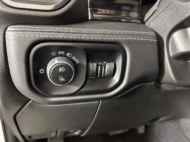 Used 2025 RAM 2500 Limited AWD/4WD image 18