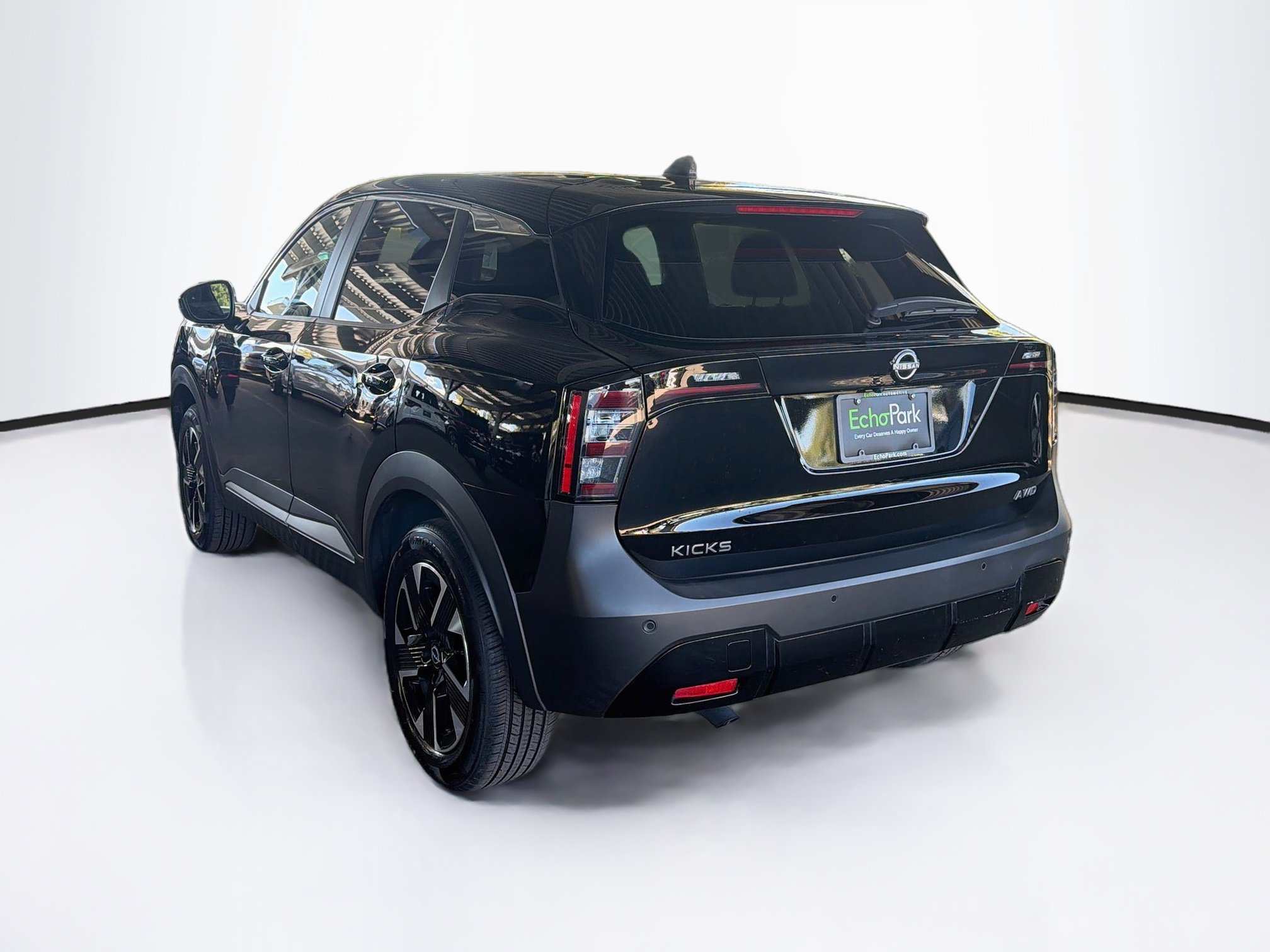 Used 2025 Nissan Kicks SV AWD/4WD image 5