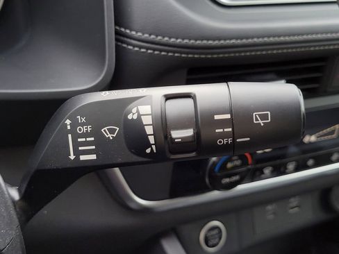 Used 2023 Nissan Rogue SV image 30