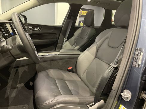 Used 2025 Volvo XC60 B5 Plus image 18