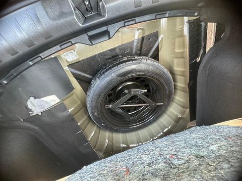 Used 2021 Nissan Kicks SR image 18