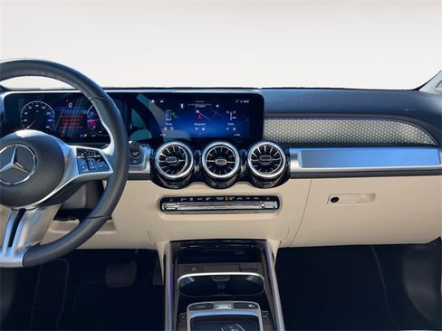 Certified 2025 Mercedes-Benz GLB 250 4MATIC image 11