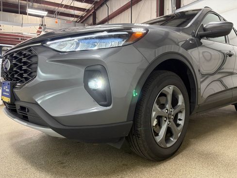 Certified 2025 Ford Escape ST-Line Select AWD/4WD image 30