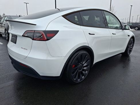 Used 2024 Tesla Model Y Performance image 7