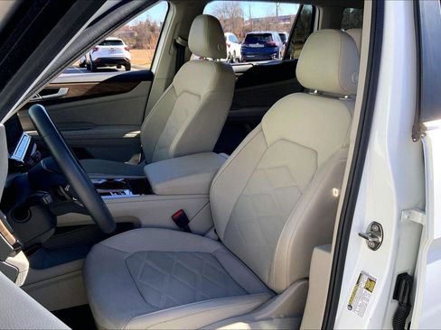 Used 2024 Volkswagen Atlas SE image 19