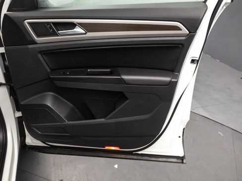 Used 2019 Volkswagen Atlas SE w/ Panoramic Sunroof Package image 38