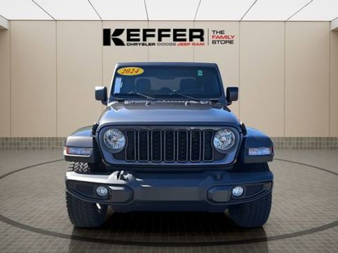 Certified 2024 Jeep Gladiator Sport image 8