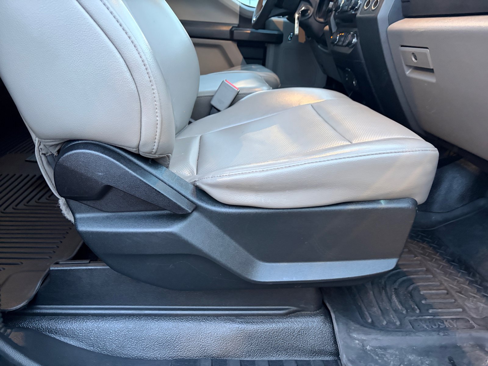 Used 2017 Ford F250 XL w/ Power Equipment Group AWD/4WD image 32