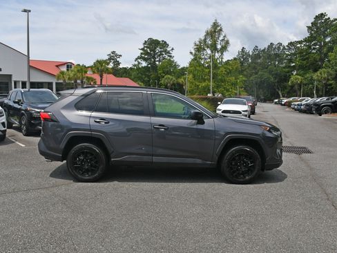 Used 2021 Toyota RAV4 LE AWD/4WD image 5
