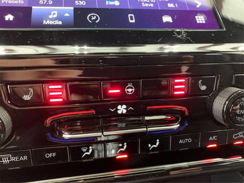 Used 2025 Jeep Grand Cherokee L Altitude image 33