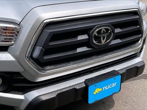 Used 2023 Toyota Tacoma SR5 AWD/4WD image 32