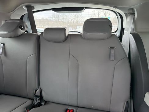 Used 2021 Toyota Sienna XLE FWD image 21