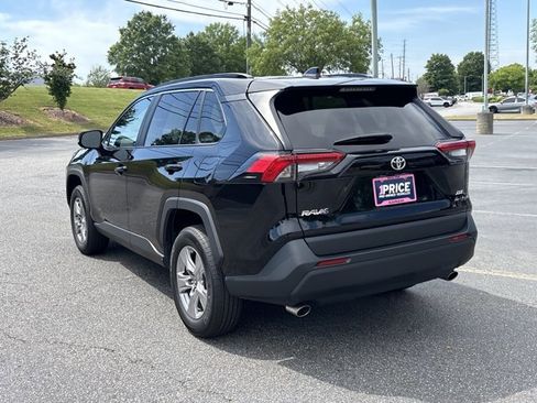 Used 2025 Toyota RAV4 XLE FWD image 7