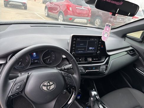 Used 2021 Toyota C-HR image 6