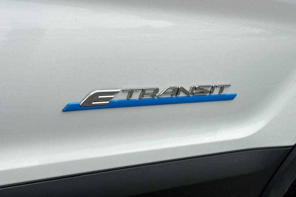 Used 2023 Ford E-Transit RWD image 12
