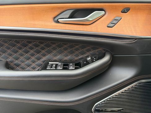 Used 2022 Jeep Grand Cherokee Summit image 12