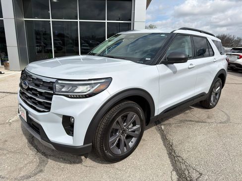 New 2026 Ford Explorer Active image 3