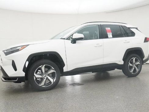 New 2025 Toyota RAV4 SE image 8