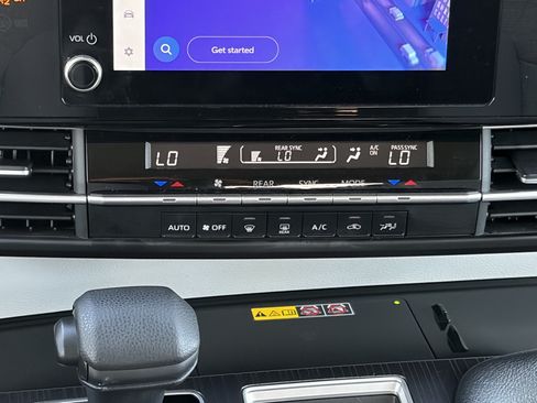 Certified 2025 Toyota Sienna LE FWD image 15