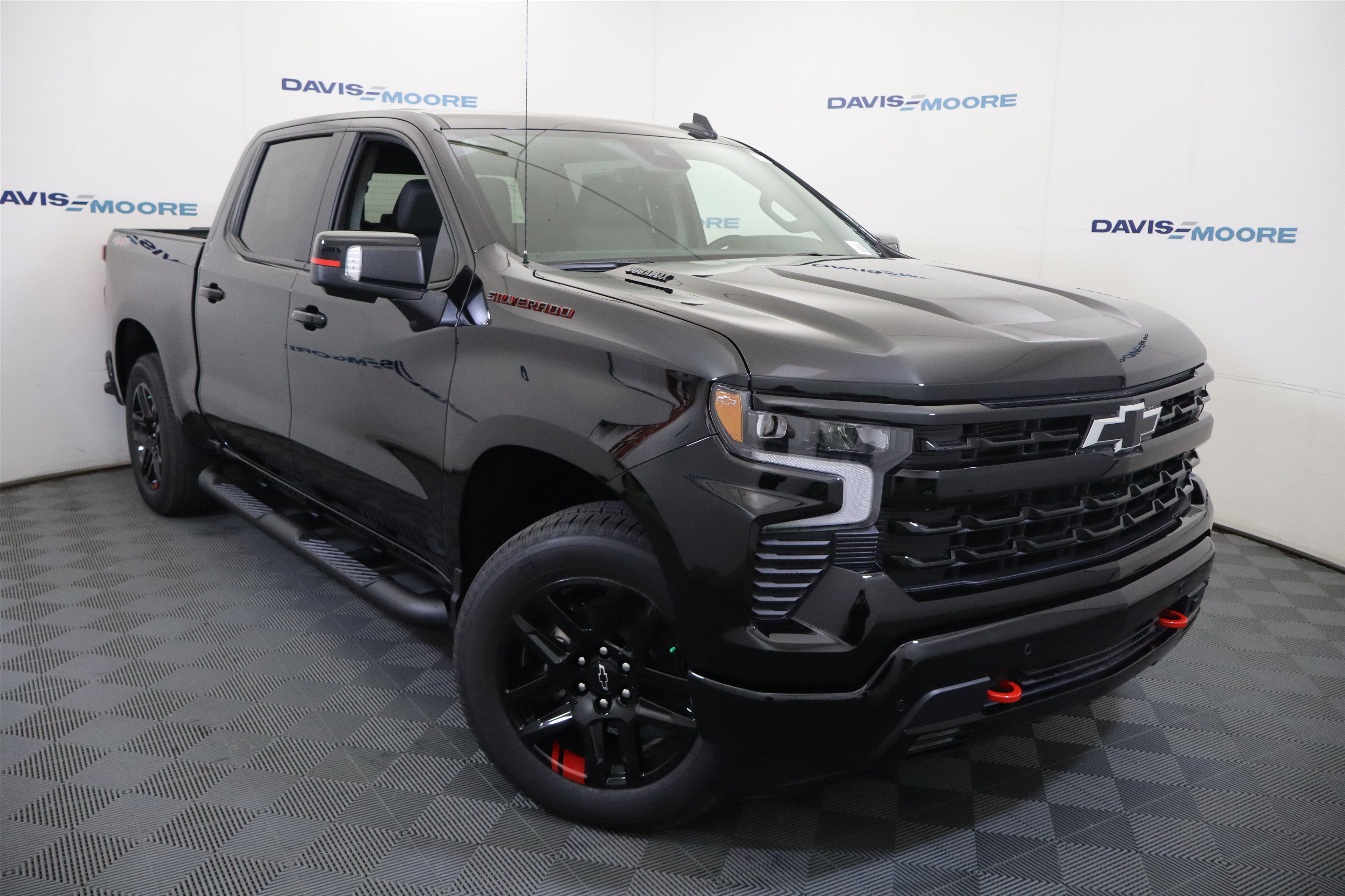 New 2026 Chevrolet Silverado 1500 RST w/ Redline Edition AWD/4WD image 2
