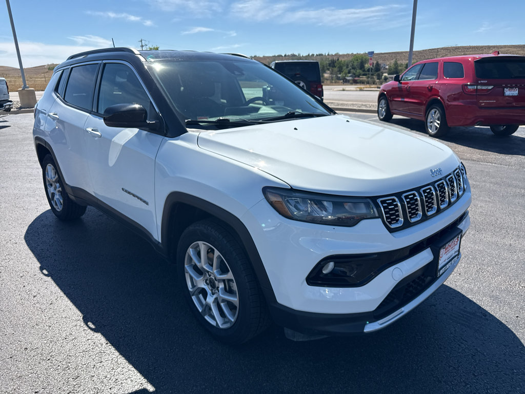 Certified 2025 Jeep Compass Limited AWD/4WD image 3