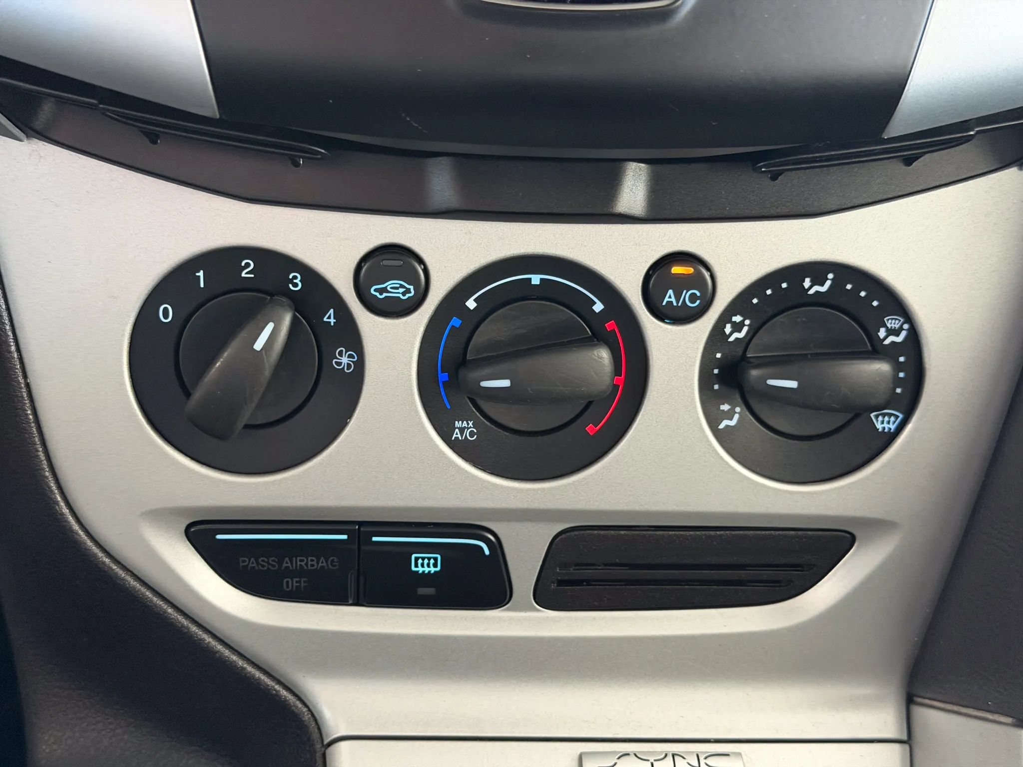 Used 2014 Ford Focus SE w/ Equipment Group 201A FWD image 35