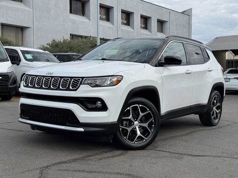 Used 2024 Jeep Compass Limited AWD/4WD image 2