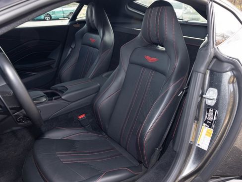 Used 2023 Aston Martin V8 Vantage Coupe image 27