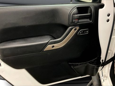 Used 2017 Jeep Wrangler Unlimited Sahara image 20