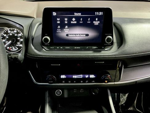 Used 2022 Nissan Rogue SV image 26