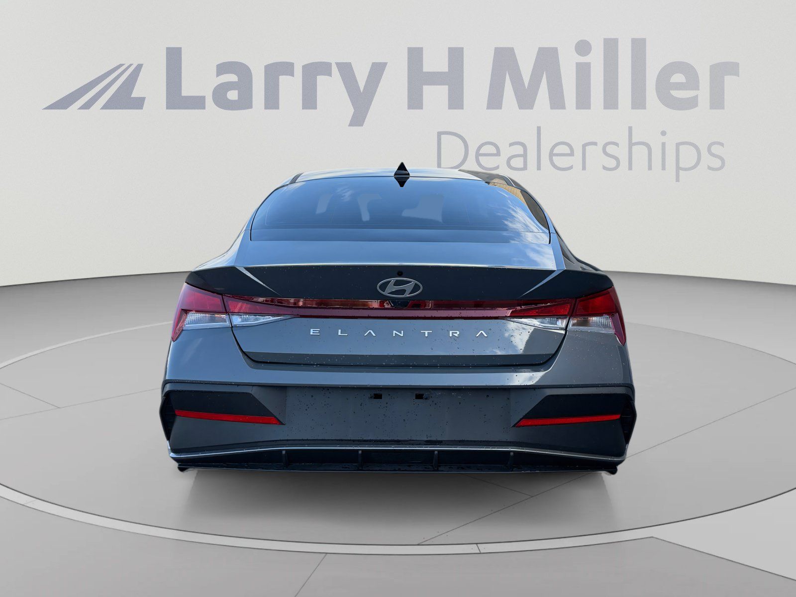 Certified 2025 Hyundai Elantra SE FWD image 4