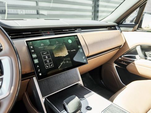 Used 2025 Land Rover Range Rover Long Wheelbase SE image 64