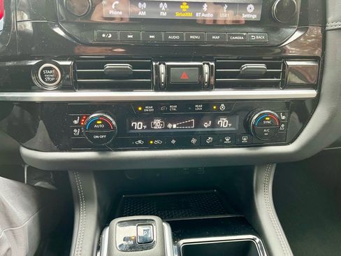 Used 2024 Nissan Pathfinder Platinum w/ Cargo Package image 28