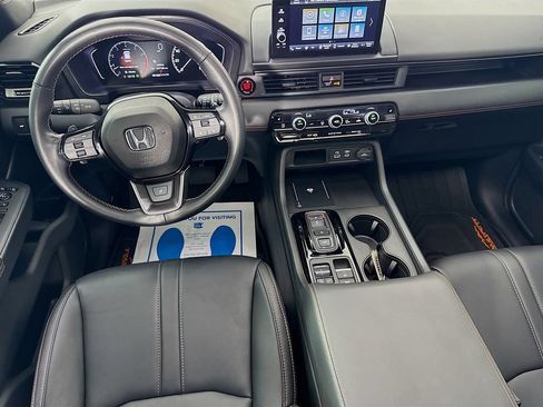 Used 2025 Honda Pilot TrailSport image 30